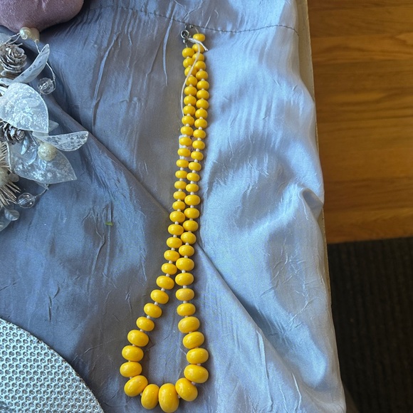 Jewelry - Vibrant Yellow Beaded Necklace vintage
